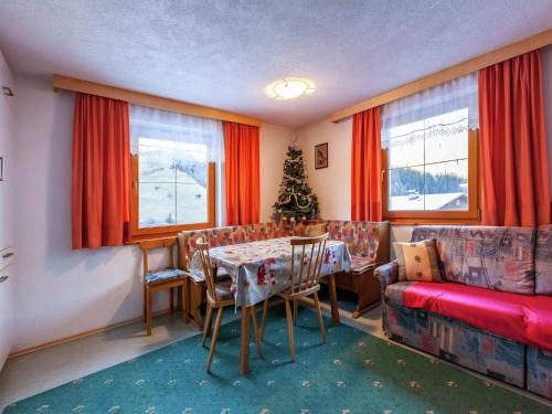 Posezení v ubytování Apartment in See near Ski Slopes