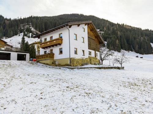 Apartment in See near Ski Slopes