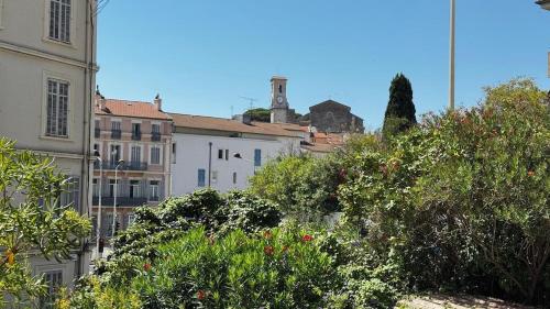 Cannes centre - Forville Market