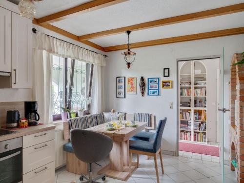Dapur atau dapur kecil di Apartment in Oed-Öhling near Danube River