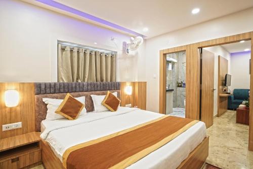 a bedroom with a large bed and a bathroom at Hotel Ekta International !! 300 Mts From BABA BAIDYANATH DHAM TEMPLE !! in Deoghar