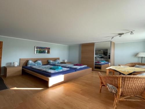 Postel nebo postele na pokoji v ubytování Modern Apartment in Bastorf near Sea