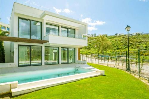 Casa Bella - Brand New Luxury 4 Bedroom Villa on La Cala Golf!!