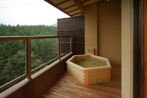 a hot tub on the balcony of a house at Yumenoian Yuyake Koyake in Himeji
