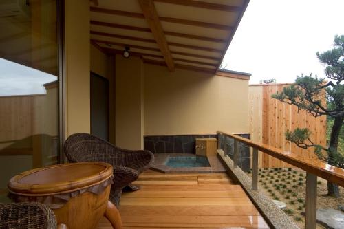 a porch with chairs and a hot tub on a balcony at Yumenoian Yuyake Koyake in Himeji