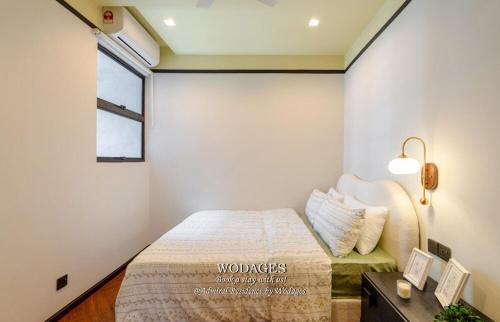Cama o camas de una habitación en Admiral Residence - Pool View-3BR-Balcony-Near Jonker Street by Wodages