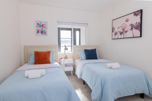 Ένα ή περισσότερα κρεβάτια σε δωμάτιο στο Comfortable Willow Glen Home w Central AC&Heater