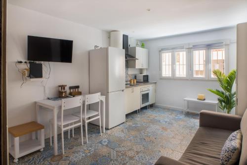 Perla Studio - 2 personas con Piscina, AC y WiFi a 1 min de la playa