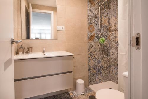 Perla Studio - 2 personas con Piscina, AC y WiFi a 1 min de la playa