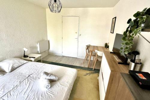 Apartment on the Port of Carnon
