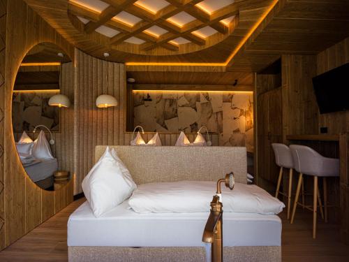 Luxury Chalet Strachan - Jacuzzi and Saunaにあるベッド