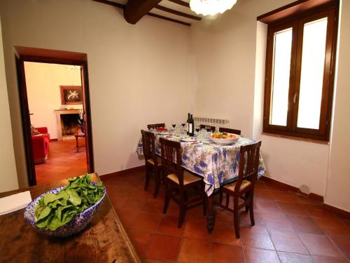 a dining room with a table and chairs in a room at Farmhouse in Gualdo near Lake Trasimeno in Gualdo Cattaneo