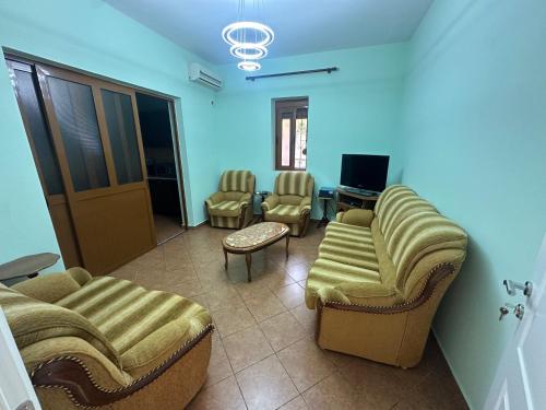 a waiting room with chairs and a tv in it at Xhiu guest house in Krujë