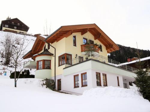 Apartment in Hüttschlag near Ski Bus