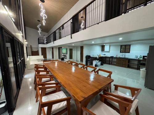 Kuchyň nebo kuchyňský kout v ubytování The Skynest Baguio - 6 bedrooms, 3 CRs and a HUGE Balcony