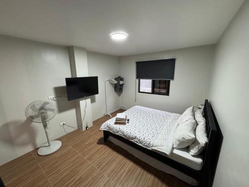 TV a/nebo společenská místnost v ubytování The Skynest Baguio - 6 bedrooms, 3 CRs and a HUGE Balcony
