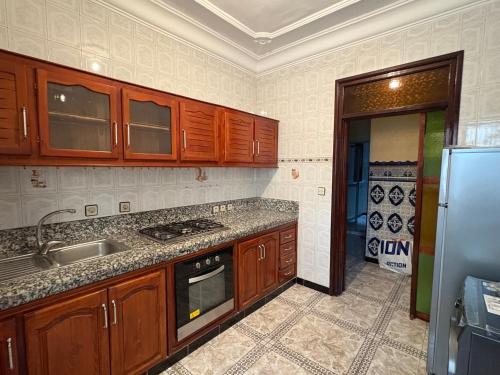 Η κουζίνα ή μικρή κουζίνα στο Appartement à louer à Tanger