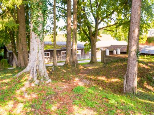Κήπος έξω από το Rustikaler Bauernhof am Ammersee