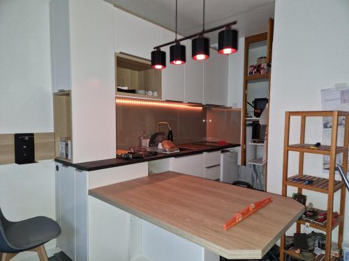 Η κουζίνα ή μικρή κουζίνα στο Studio Moderne au pied des pistes 4 Pers - La Pierre Saint-Martin GR10