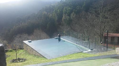 Tenis dan/atau kemudahan skuasy di Pátio do Xisto atau berdekatan