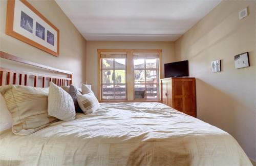 Postel nebo postele na pokoji v ubytování PP606 Passage Point condo