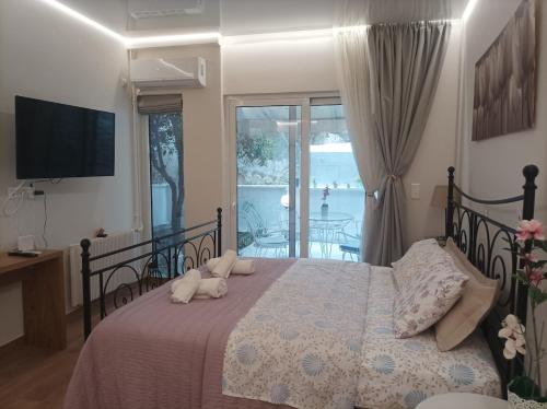 Ένα ή περισσότερα κρεβάτια σε δωμάτιο στο Modern familiar house under Acropolis