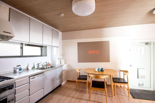 Family Stay Namba Shinsaibashi & Dotonbori 6Pax with Kitchen