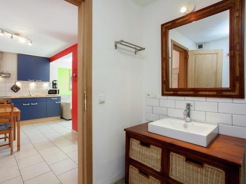 Kuchyň nebo kuchyňský kout v ubytování Cozy Nature Escape, Stoumont