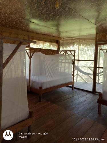 Ένα ή περισσότερα κρεβάτια σε δωμάτιο στο CAMUNGO jungle Lodge in indigenous community ALL INCLUSIVE