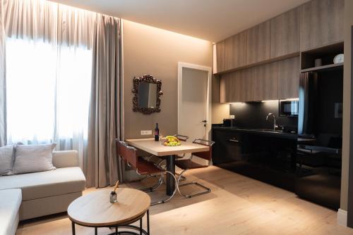 Posezení v ubytování Syntagma Zairas Hideaway!