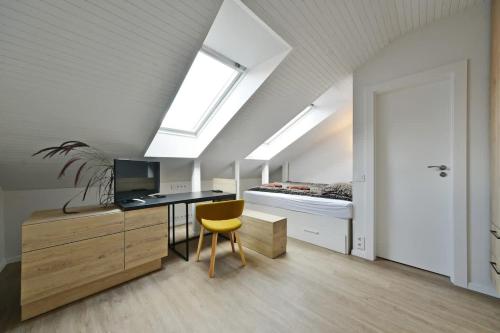 Domillion 2bdr 2bath on Vokieciu w parking V1020A