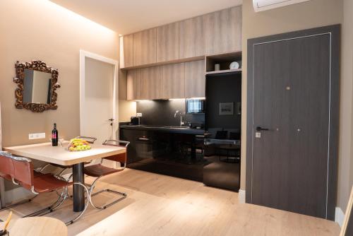 TV a/nebo společenská místnost v ubytování Syntagma Zairas Hideaway!