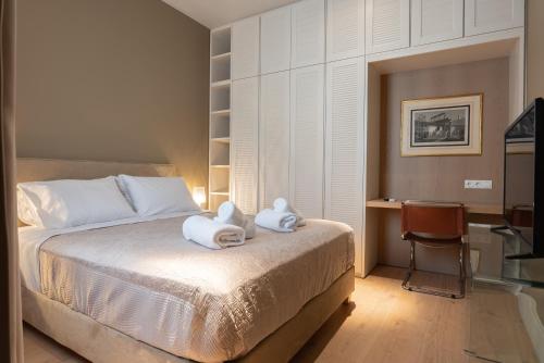 Postel nebo postele na pokoji v ubytování Syntagma Zairas Hideaway!