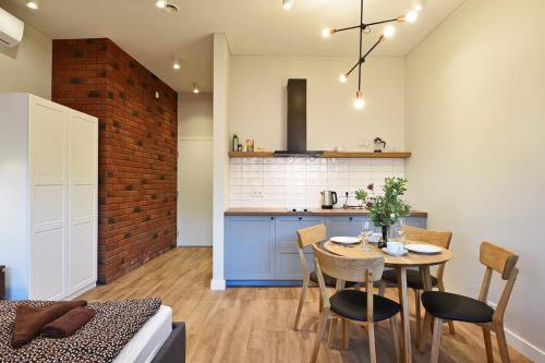 Η κουζίνα ή μικρή κουζίνα στο Domillion New modern Vilnius old town studio U2303