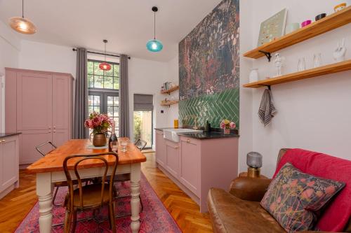 Photo de la galerie de l'établissement Mulberry Boutique Stay Ground Floor Canal Side, à Todmorden