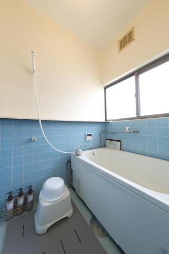 a bathroom with a toilet and a bath tub at Private 1K Flat with 2 Single beds and sofa-bed, Near Tokyo & Quiet Area, 202 in Tokorozawa