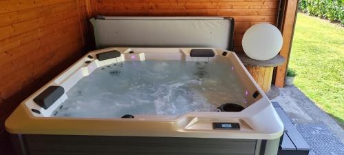 a jacuzzi tub sitting in a backyard at Le Rensy in Ferrières