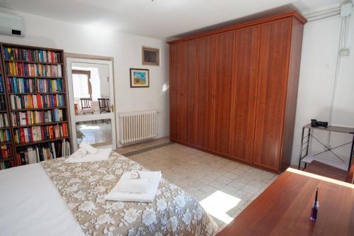 a bedroom with a bed and a book shelf at Il Principe di Stifone - Affitti Brevi Italia in Narni
