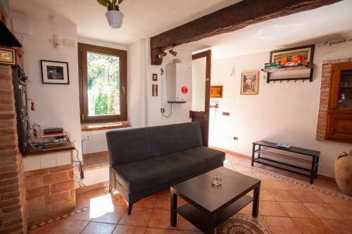 a living room with a couch and a table at Il Principe di Stifone - Affitti Brevi Italia in Narni