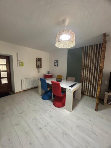 Posezení v ubytování Maison 4 personnes, TV connectée
