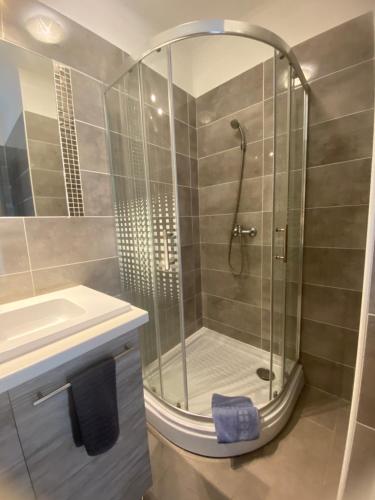 Un baño de Tocc Apartman