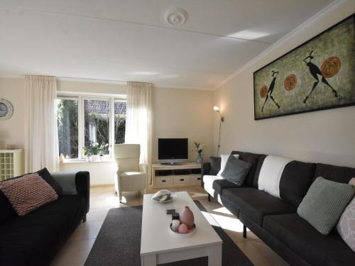 Televisyen dan/atau pusat hiburan di Family Home in Zeewolde by Forest Trails