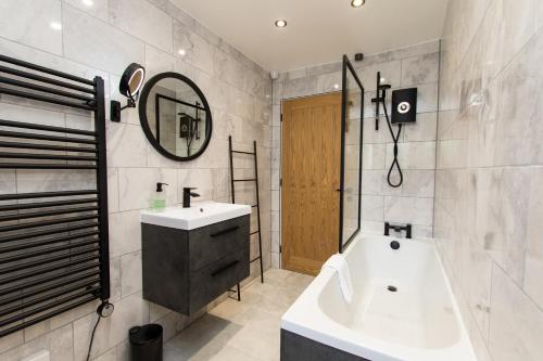 Ένα μπάνιο στο K Suites - Fulbridge Road 110