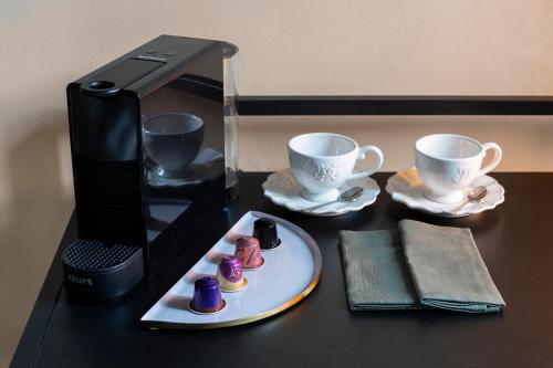 Set per la preparazione di tè e caffè presso Villa Neri Hotel