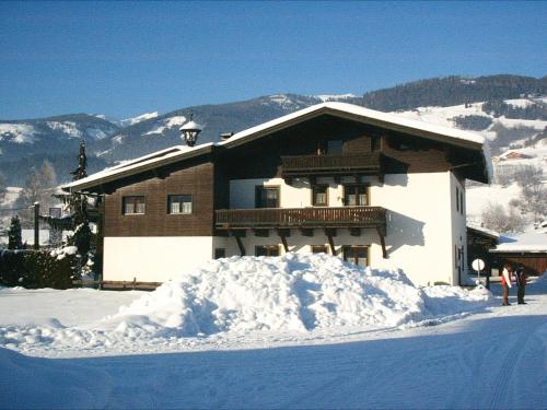 Apartment in Niedernsill near Zell am See Ski Lift v zimě
