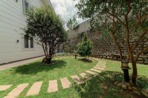 Κήπος έξω από το Camellia Villa Đà Lạt