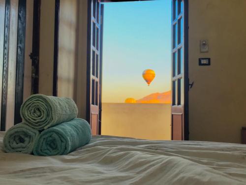 sun smile guest house᭄ꦿ