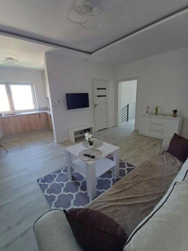 a living room with a couch and a table at Apartamenty Jasna, Mieszkania in Ostrów Wielkopolski