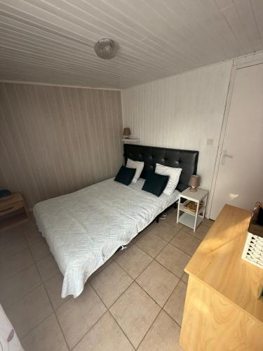 a bedroom with a large bed with white sheets and pillows at Maison familiale la Parée in Bretignolles-sur-Mer