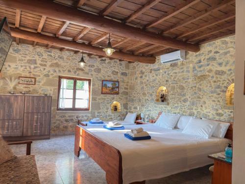 Ένα ή περισσότερα κρεβάτια σε δωμάτιο στο Villa Olive Tree with Private Pool
